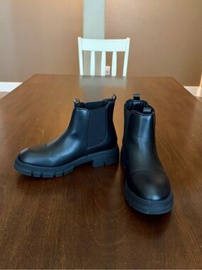 Big Girls Chelsea Boots